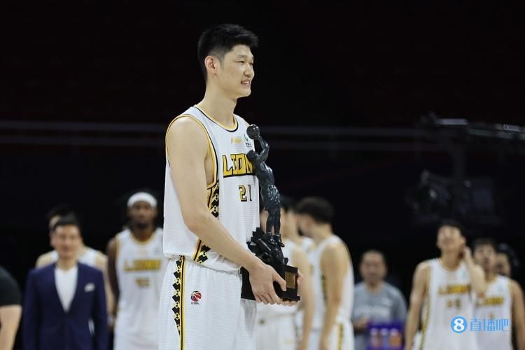 苏成峰摆摆手，冷声道：我知道你想说什么，你是想说，苏家的名声，也早已经被我毁过了，所以我跟叶家到时候怕是都没了遮羞布。